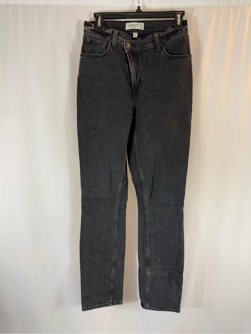 Abercrombie & Fitch The '90's Slim
Straight Ultra High Rise Jeans Size: 27/4